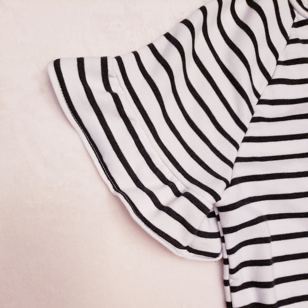 Old Navy Ruffle Sleeve Top - Picture 5 of 7
